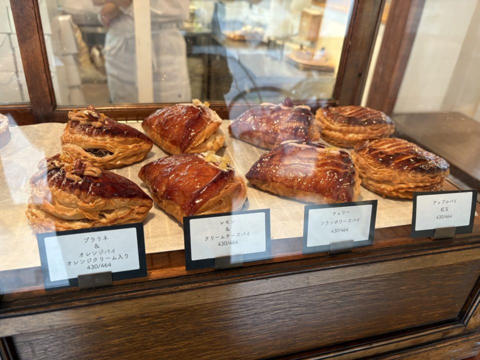 チェリーフランボワーズパイ&キャラメルバナナ&パインケーキ ココナッツ&クリームチーズ入り パッションフルーツ風味/BORTON(ボートン)@東京都国立市 5月 テイクアウトスイーツ